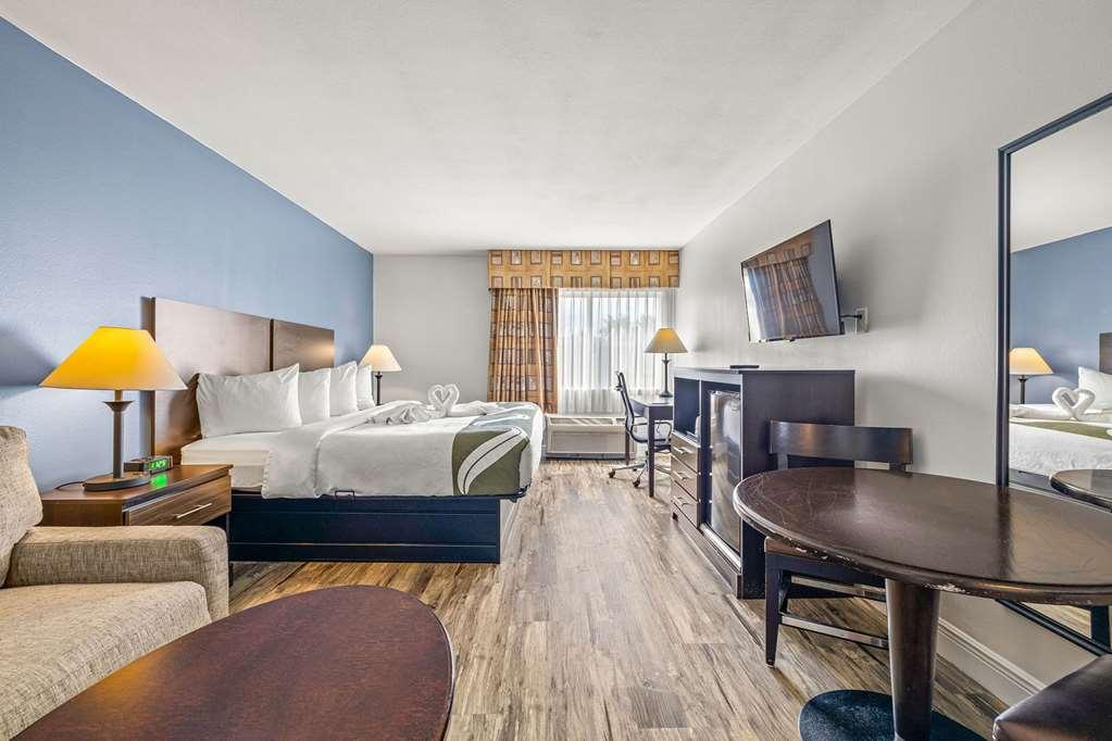 Quality Inn & Suites Near Fairgrounds & Ybor City Тампа Номер фото